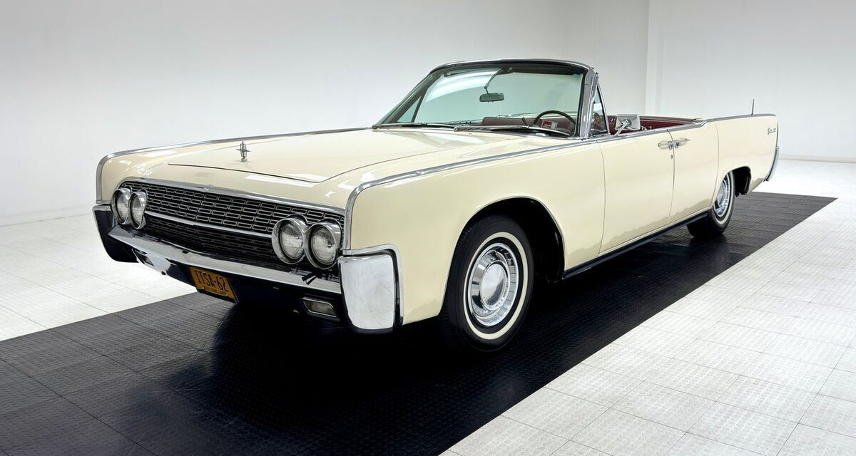1962 Lincoln Continental Convertible - photo 2