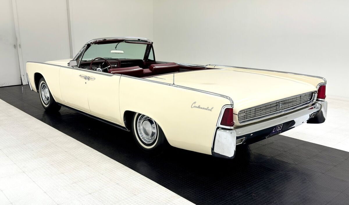 1962 Lincoln Continental Convertible - photo 6