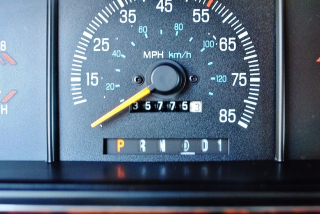 1989 Ford F-150 XLT Lariat 30k Original Miles Museum Quality Truck - photo 10