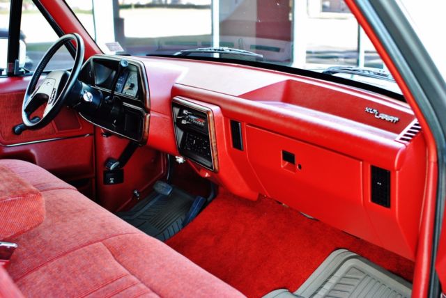 1989 Ford F-150 XLT Lariat 30k Original Miles Museum Quality Truck - photo 7