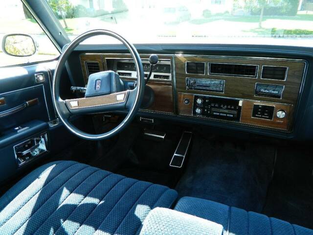 1989 Oldsmobile Custom Cruiser - photo 4