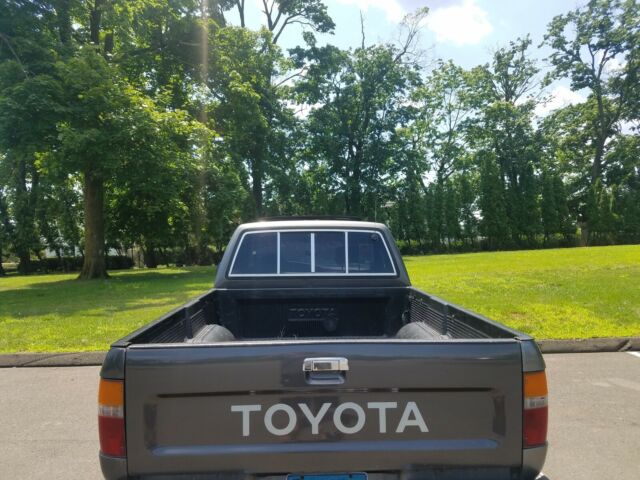 1989 Toyota Pickup SR5 - photo 2