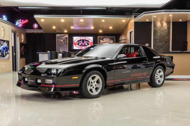 8k Actual Miles! 5.7L 350 V8, Auto, Original Drivetrain, 3 Owners, Clean History 1990 Chevrolet Camaro IROC Z28