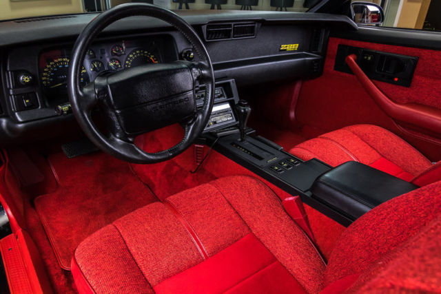 1990 Chevrolet Camaro IROC Z28 - photo 2