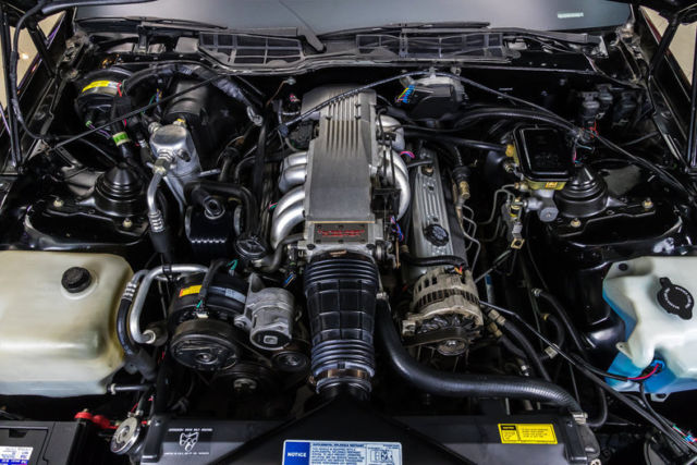 1990 Chevrolet Camaro IROC Z28 - photo 3