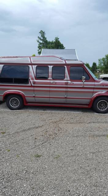 1990 Ford Club Wagon - photo 2