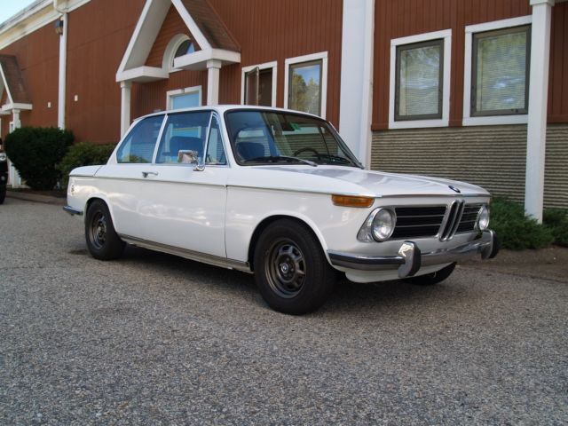 90 Photos - Round Tail Light - 4 Speed Manual 1971 BMW 2002