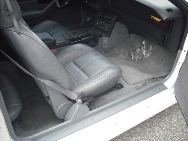 1992 Chevrolet Camaro - photo 10