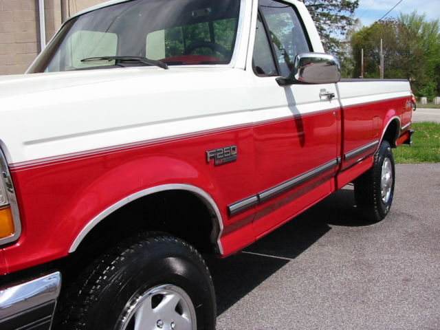 1992 Ford F-250 XLT Standard Cab Pickup 2-Door - photo 2