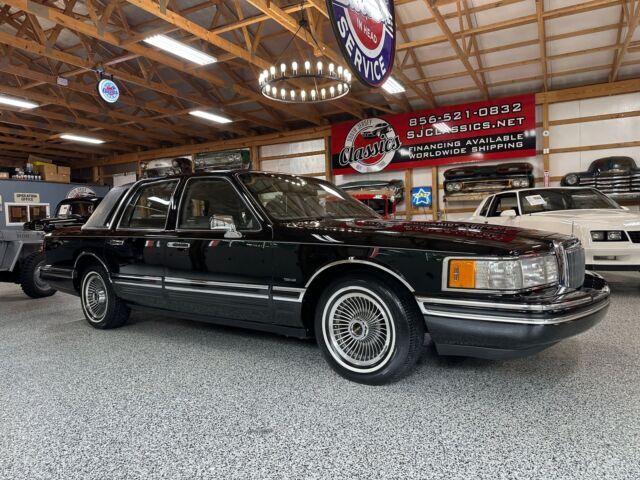 1992 Lincoln Town Car Sedan Black Exterior / Oyster Leather Interior Low Mileage