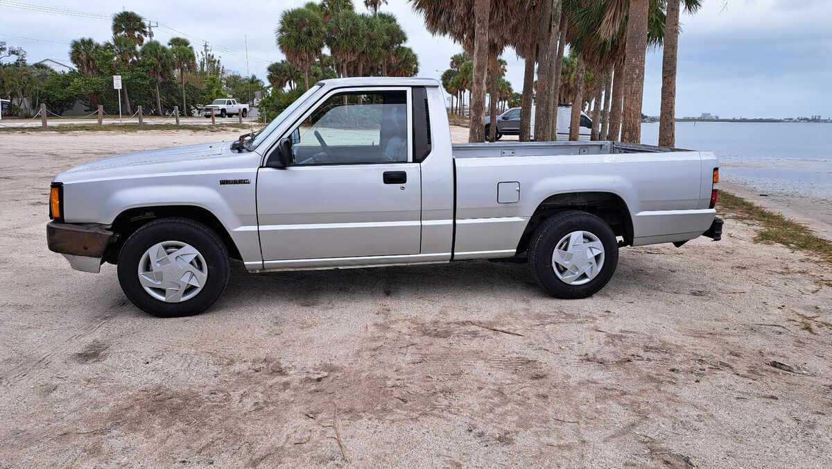 1992 Mitsubishi Mighty Max - photo 2