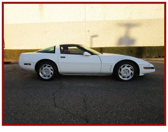 1992 Chevrolet Corvette Base Hatchback 2-Door - photo 2