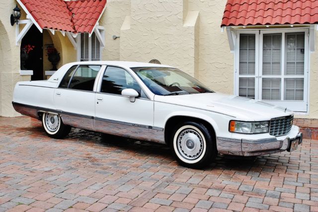 1993 Cadillac Fleetwood only 56k Miles Immaculate Condition - photo 12