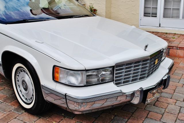 1993 Cadillac Fleetwood only 56k Miles Immaculate Condition - photo 13