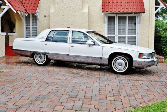 1993 Cadillac Fleetwood only 56k Miles Immaculate Condition - photo 4