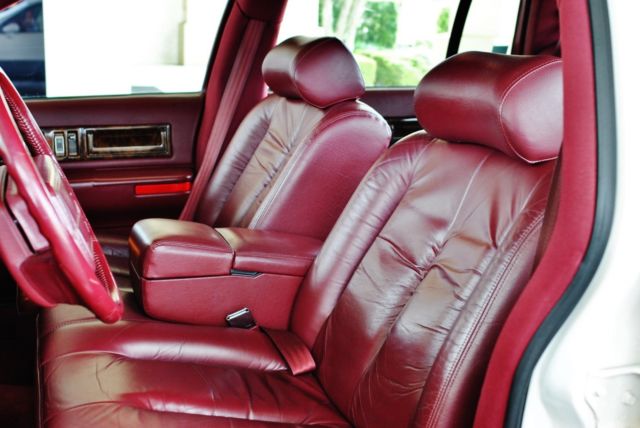 1993 Cadillac Fleetwood only 56k Miles Immaculate Condition - photo 7