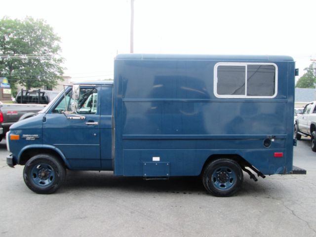 1993 Chevrolet G20 Van 1 Ton G30 1 Town Owner Diesel 31K Miles NO RESERVE - photo 8