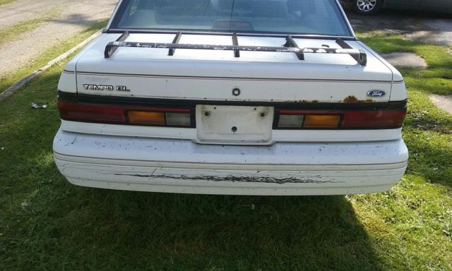 1993 Ford Tempo - photo 2
