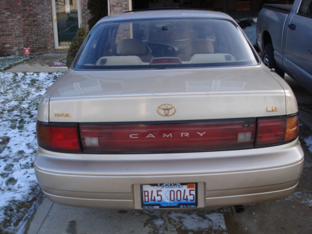 1994 Toyota Camry LE - photo 2