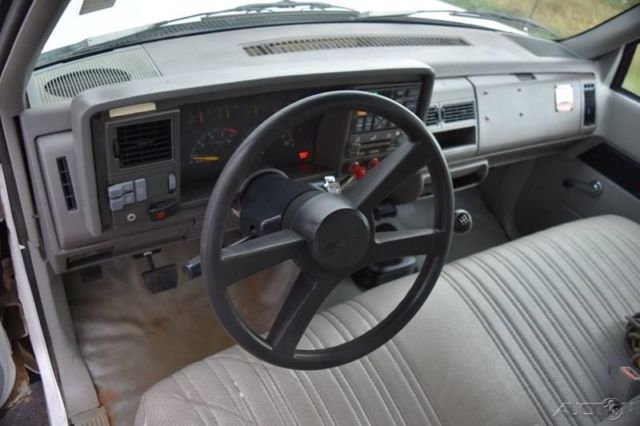 1994 GMC Sierra 3500 Enclosed Service Body - photo 9
