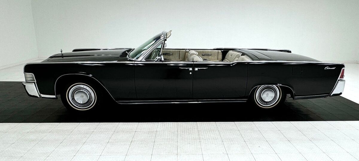 1965 Lincoln Continental Convertible - photo 2
