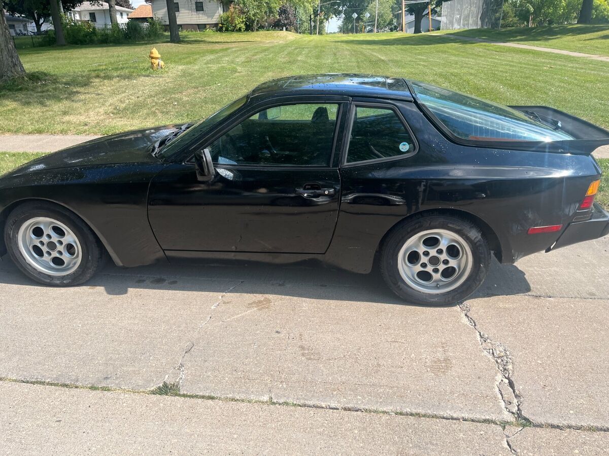944 Porsche, 1985 runs & drives 1985 Porsche 944