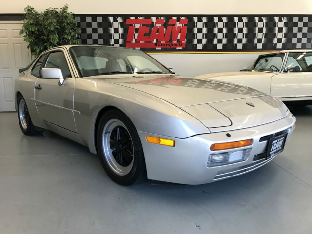 944 Turbo Coupe - Zermatt Silver - Clean AutoCheck - 5 Spd - New Batt. - Clean! 1986 Porsche 944 Turbo Coupe 2-Door