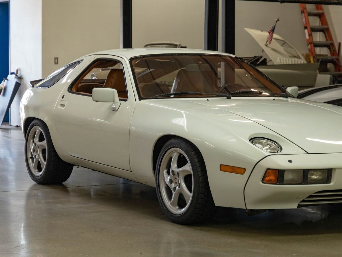 1979 Porsche 928 5 spd 2 Door V8 Coupe - photo 11