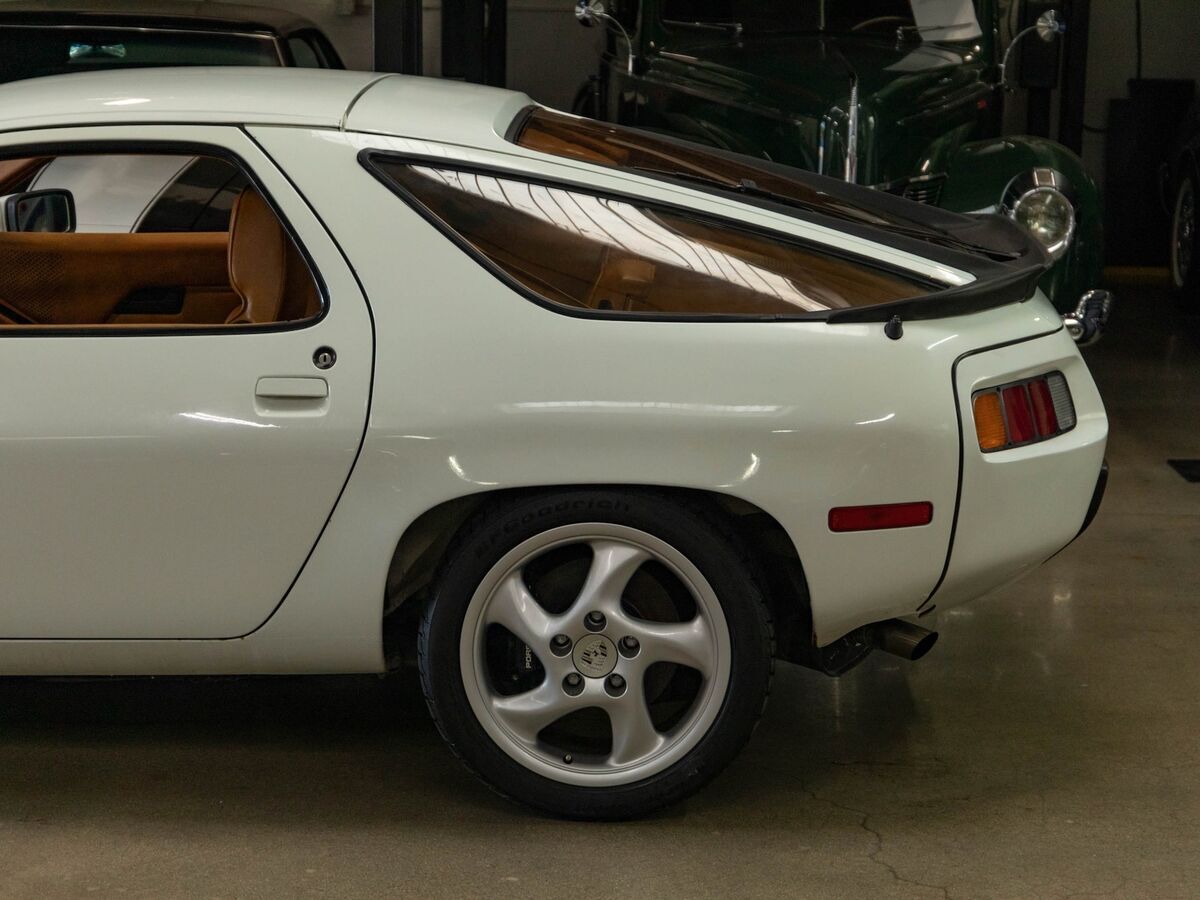 1979 Porsche 928 5 spd 2 Door V8 Coupe - photo 7