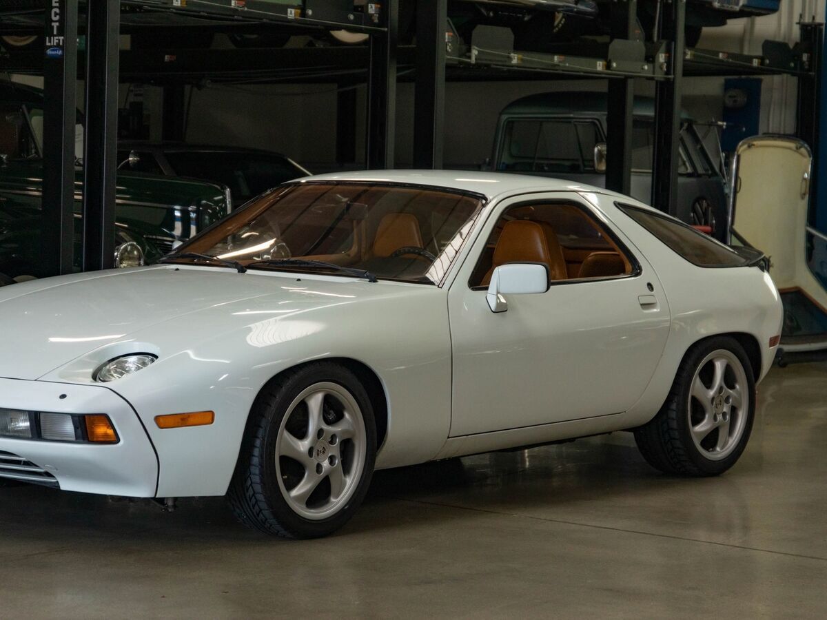 1979 Porsche 928 5 spd 2 Door V8 Coupe - photo 9
