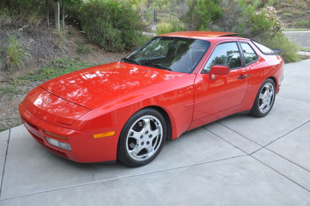 951, Guards Red/Lt Grey, 98,886 mi, All Docs, Excellent Condition 1987 Porsche 944 Turbo