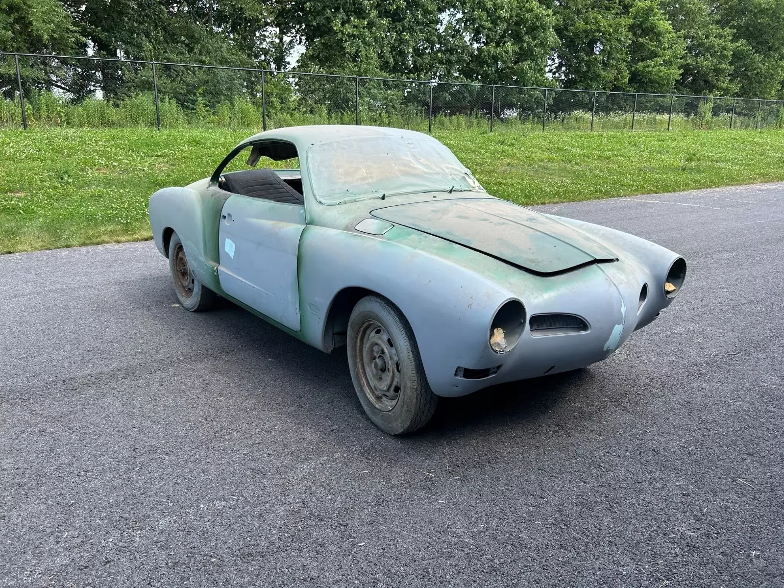 971 Karmann Giha. Partially prepped for restoration 1971 Volkswagen Karmann Ghia