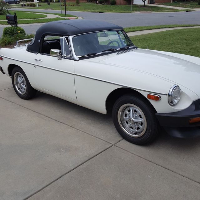 !976 Stunning MGB with Overdrive and Hardtop 1976 MG MGB