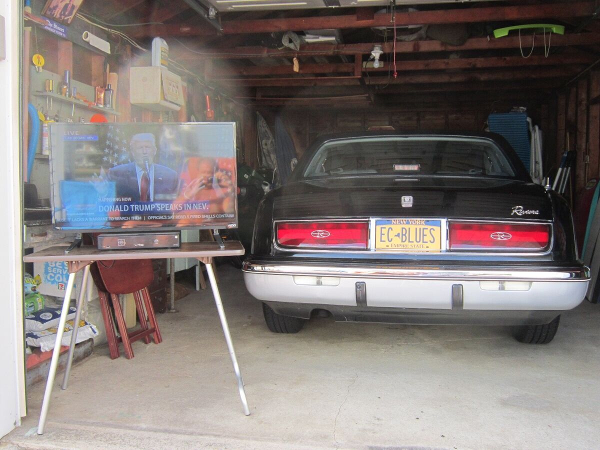 1990 Buick Riviera - photo 2