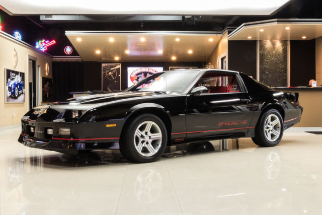 9k Actual Miles! 5.7L / 350ci V8, Automatic, Original Drivetrain, Clean History 1990 Chevrolet Camaro IROC Z28