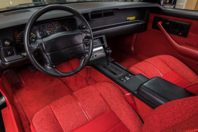 1990 Chevrolet Camaro IROC Z28 - photo 2
