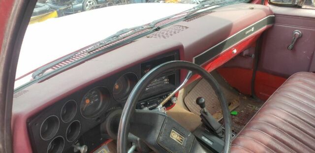 1985 Chevrolet C-10 K20 GMC 9k miles on truck! - photo 10