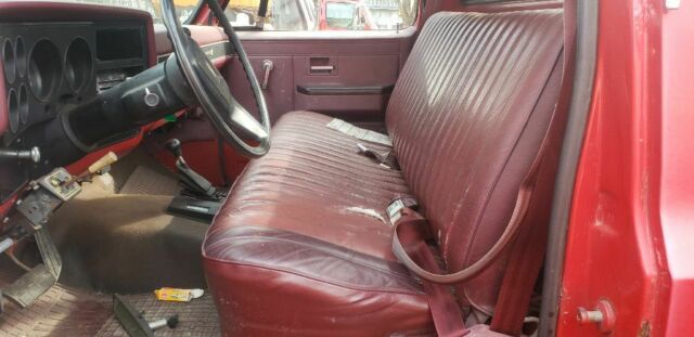 1985 Chevrolet C-10 K20 GMC 9k miles on truck! - photo 11