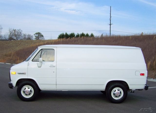 1989 GMC Vandura G3500 6.2L DIESEL SHORT BODY CLEAN G30 CARGO WAGON - photo 5