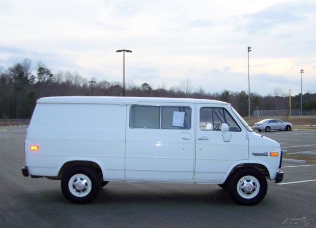 1989 GMC Vandura G3500 6.2L DIESEL SHORT BODY CLEAN G30 CARGO WAGON - photo 6