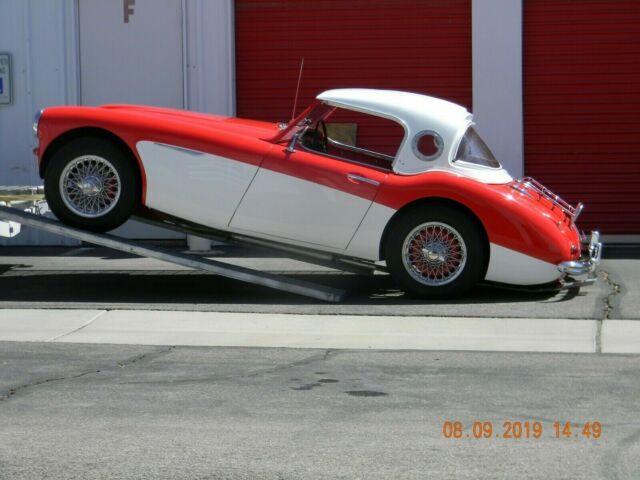A BEAUTIFUL COMBINATION OF RESTORED ORIGINAL, WITH CUSTOM / UPGRADED FEATURES. 1960 Austin Healey 3000 BT 7