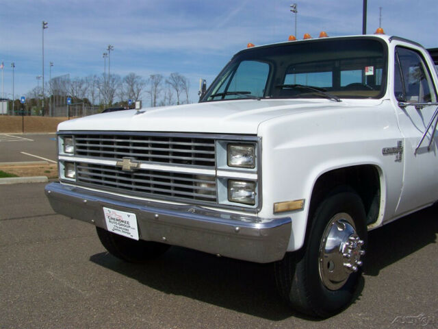 1986 Chevrolet C/K30 1-OWNER 1-TON 4-SPD A/C DIESEL FLAT STAKE BED DUALLY CHEVY - photo 11
