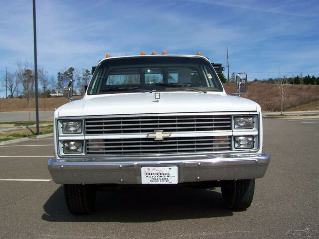 1986 Chevrolet C/K30 1-OWNER 1-TON 4-SPD A/C DIESEL FLAT STAKE BED DUALLY CHEVY - photo 12