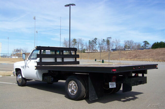 1986 Chevrolet C/K30 1-OWNER 1-TON 4-SPD A/C DIESEL FLAT STAKE BED DUALLY CHEVY - photo 3
