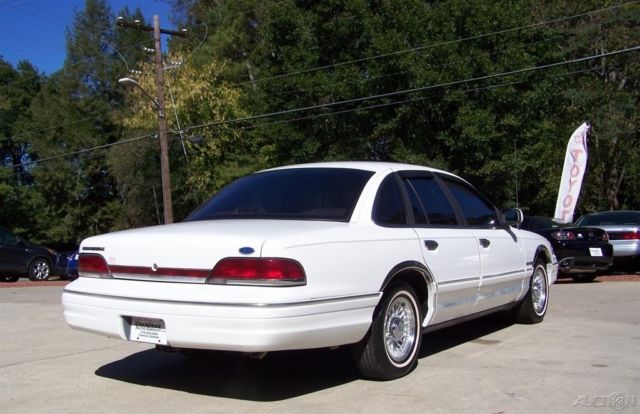 1994 Ford Crown Victoria LX 67k LOADED 2 THE MAX LEATHER DIGITAL DASH LTD TOW PK - photo 5