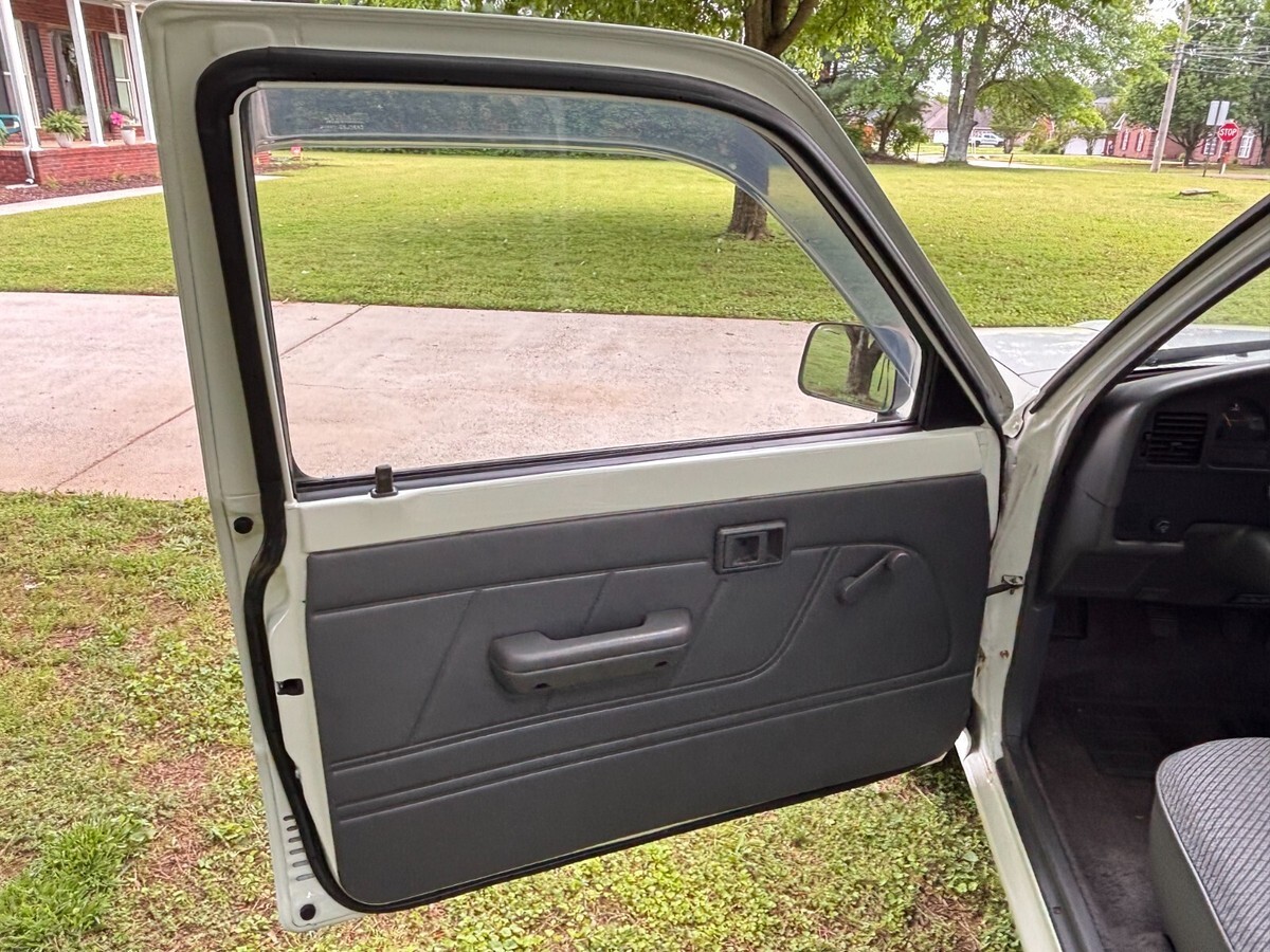 1993 Toyota Pickup - photo 12