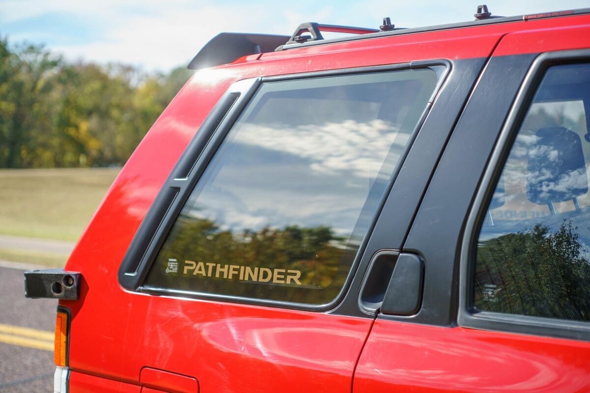 1991 Nissan Pathfinder 4x4 SE - photo 10
