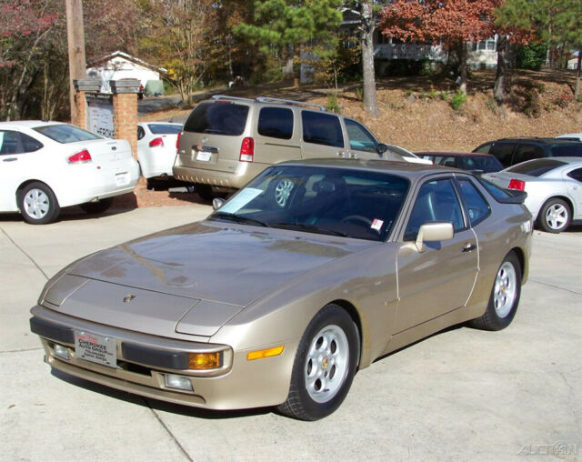 A MUST SEE COLLECTOR QUALITY LEATHER EZ LIFE ROOF COMP 2 NON TURBO S 924 914 911 1986 Porsche 944 ULTRA NICE ORIGINAL PAINT AUTOMATIC A/C ALL STOCK A BEAUTY
