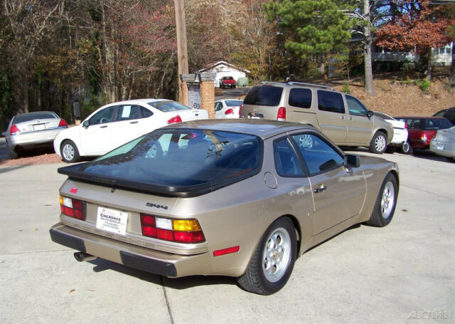 1986 Porsche 944 ULTRA NICE ORIGINAL PAINT AUTOMATIC A/C ALL STOCK A BEAUTY - photo 3