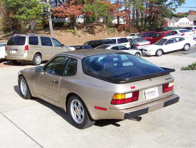 1986 Porsche 944 ULTRA NICE ORIGINAL PAINT AUTOMATIC A/C ALL STOCK A BEAUTY - photo 5
